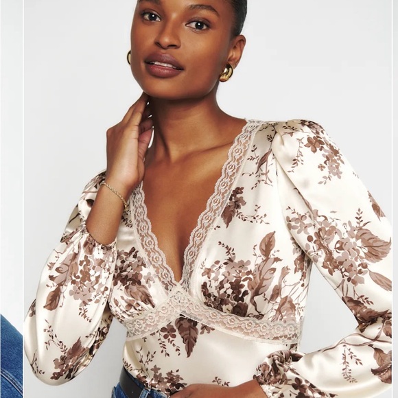 REFORMATION Caitlin Silk Top - Picture 2 of 8